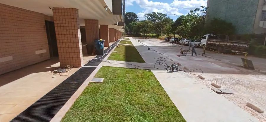 Área impermeabilizada e recomposta pela Pacto na SQN 209 Bloco F